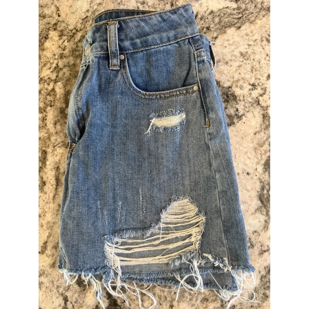 PacSun Womens Distressed Denim Mini Skirt Medium Wash Raw Hem Size 27‎